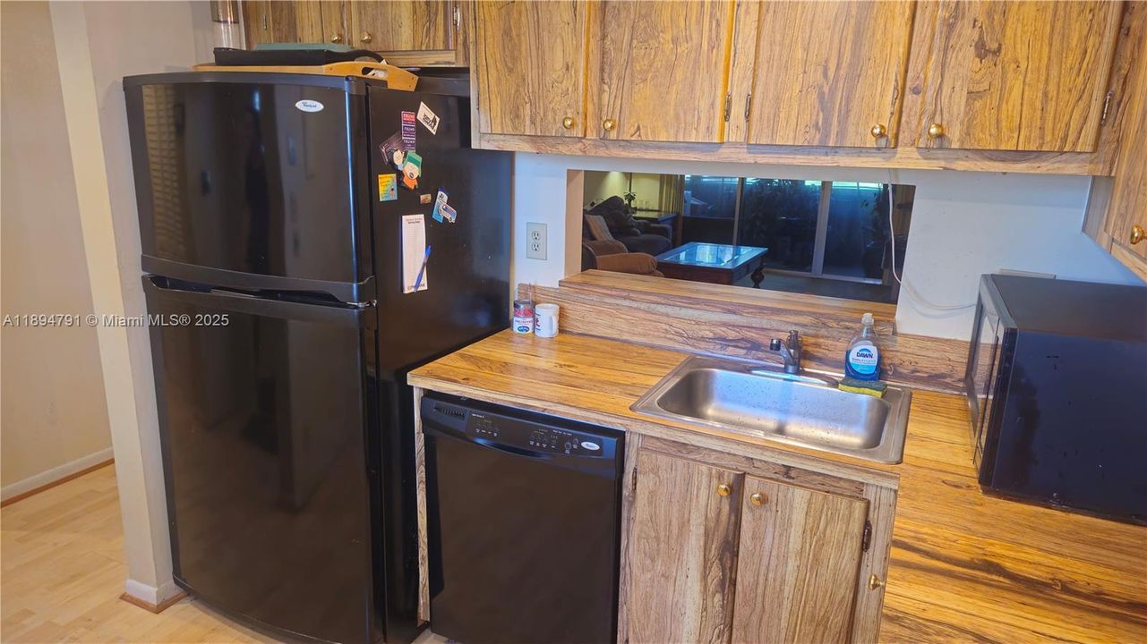 Active With Contract: $92,500 (1 beds, 1 baths, 721 Square Feet)