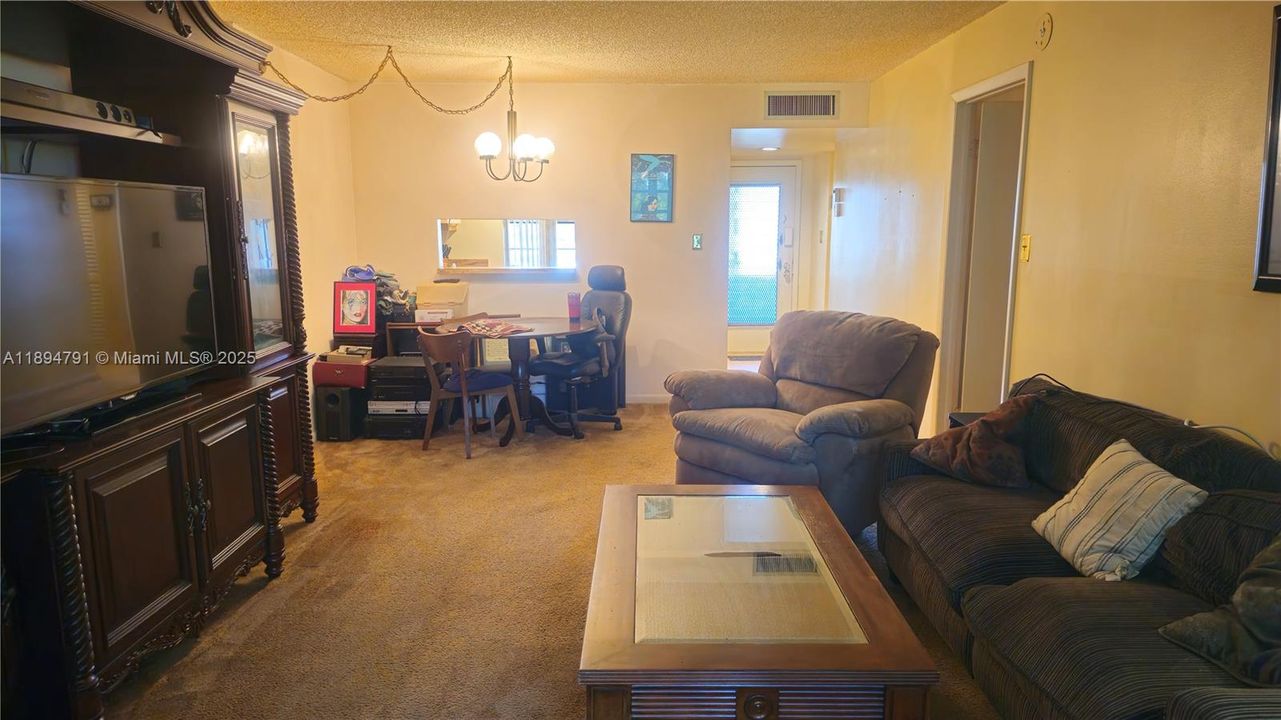 Active With Contract: $92,500 (1 beds, 1 baths, 721 Square Feet)