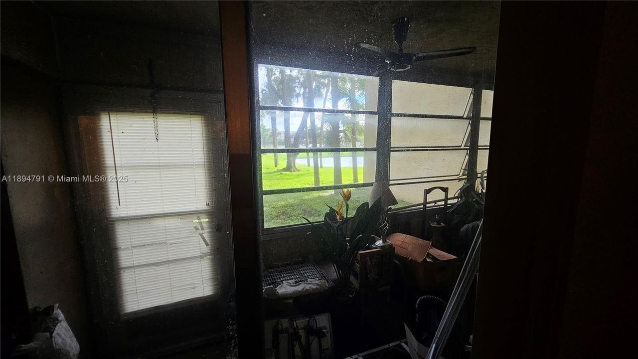 Active With Contract: $92,500 (1 beds, 1 baths, 721 Square Feet)