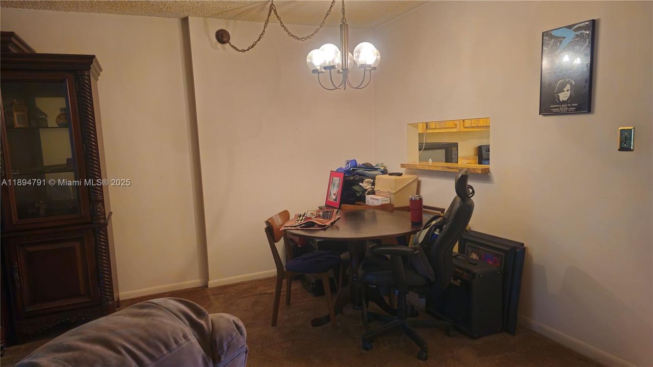 Active With Contract: $92,500 (1 beds, 1 baths, 721 Square Feet)