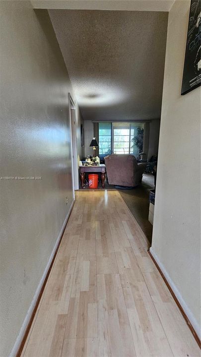 Active With Contract: $92,500 (1 beds, 1 baths, 721 Square Feet)