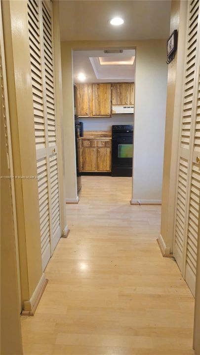 Active With Contract: $92,500 (1 beds, 1 baths, 721 Square Feet)