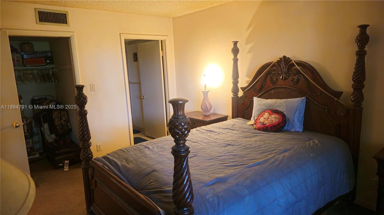 Active With Contract: $92,500 (1 beds, 1 baths, 721 Square Feet)