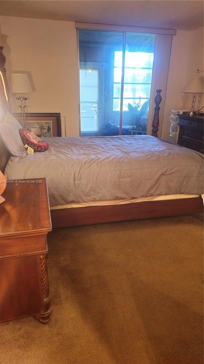 Active With Contract: $92,500 (1 beds, 1 baths, 721 Square Feet)