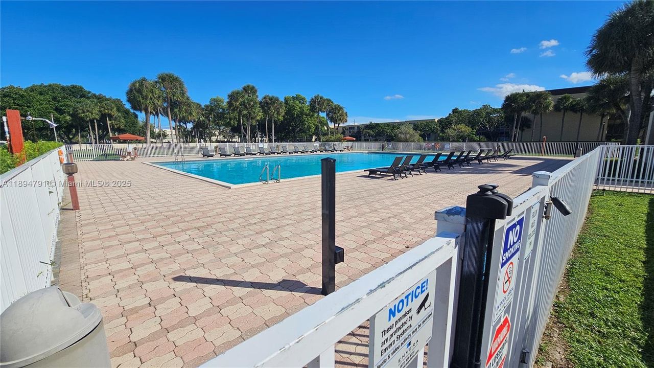 Active With Contract: $92,500 (1 beds, 1 baths, 721 Square Feet)