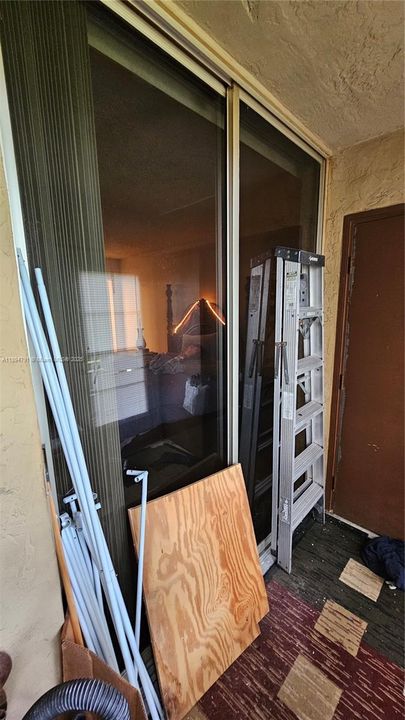 Active With Contract: $92,500 (1 beds, 1 baths, 721 Square Feet)