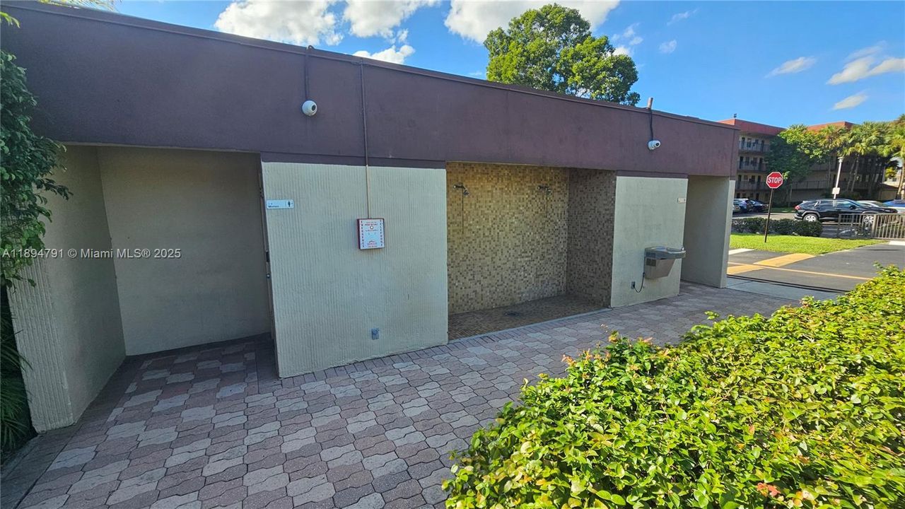 Active With Contract: $92,500 (1 beds, 1 baths, 721 Square Feet)