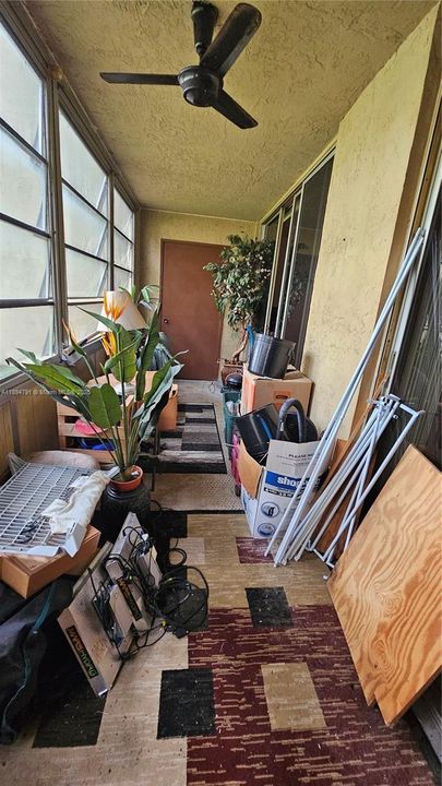 Active With Contract: $92,500 (1 beds, 1 baths, 721 Square Feet)