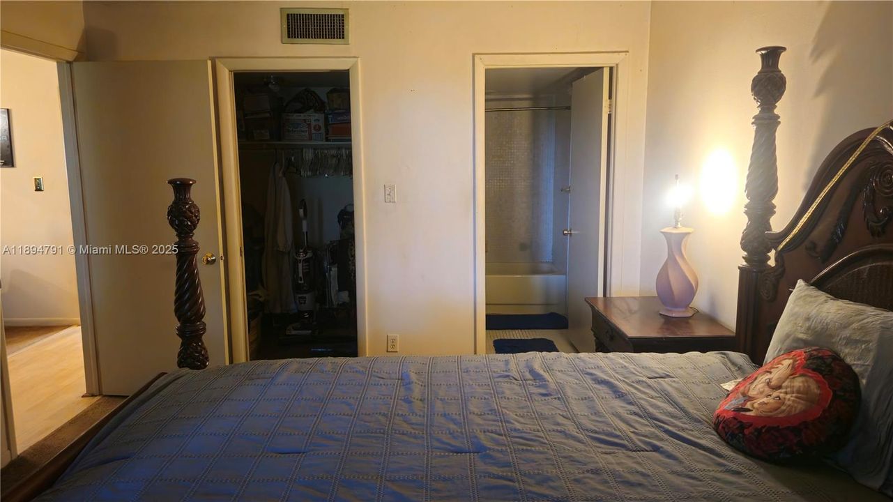 Active With Contract: $92,500 (1 beds, 1 baths, 721 Square Feet)