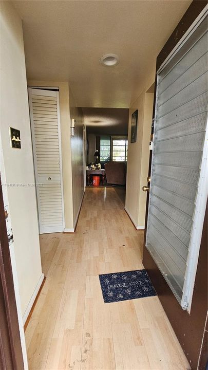 Active With Contract: $92,500 (1 beds, 1 baths, 721 Square Feet)