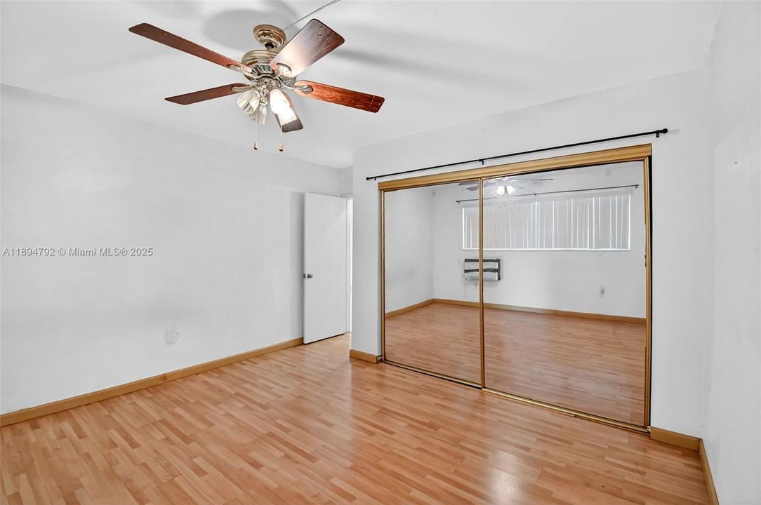 For Sale: $120,000 (1 beds, 1 baths, 660 Square Feet)