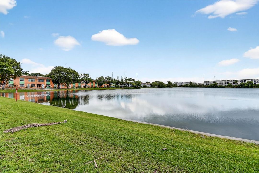 For Sale: $120,000 (1 beds, 1 baths, 660 Square Feet)