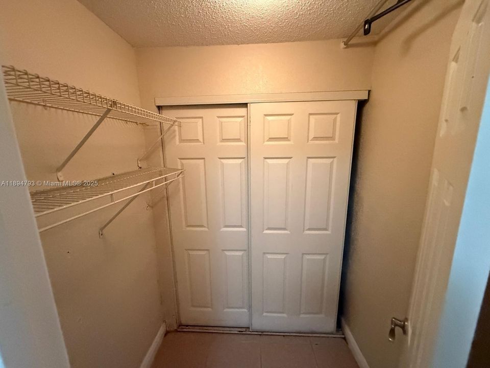 Под контрактом: $1,400 (1 спален, 1 ванн, 644 Квадратных фут)