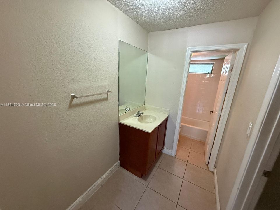 Под контрактом: $1,400 (1 спален, 1 ванн, 644 Квадратных фут)