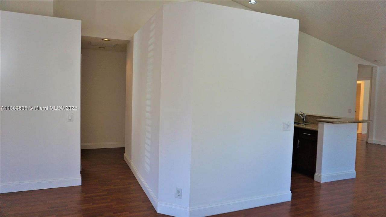 Activo con contrato: $3,700 (3 camas, 2 baños, 1522 Pies cuadrados)