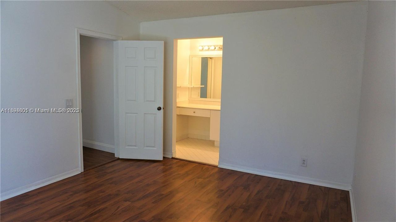 Activo con contrato: $3,700 (3 camas, 2 baños, 1522 Pies cuadrados)