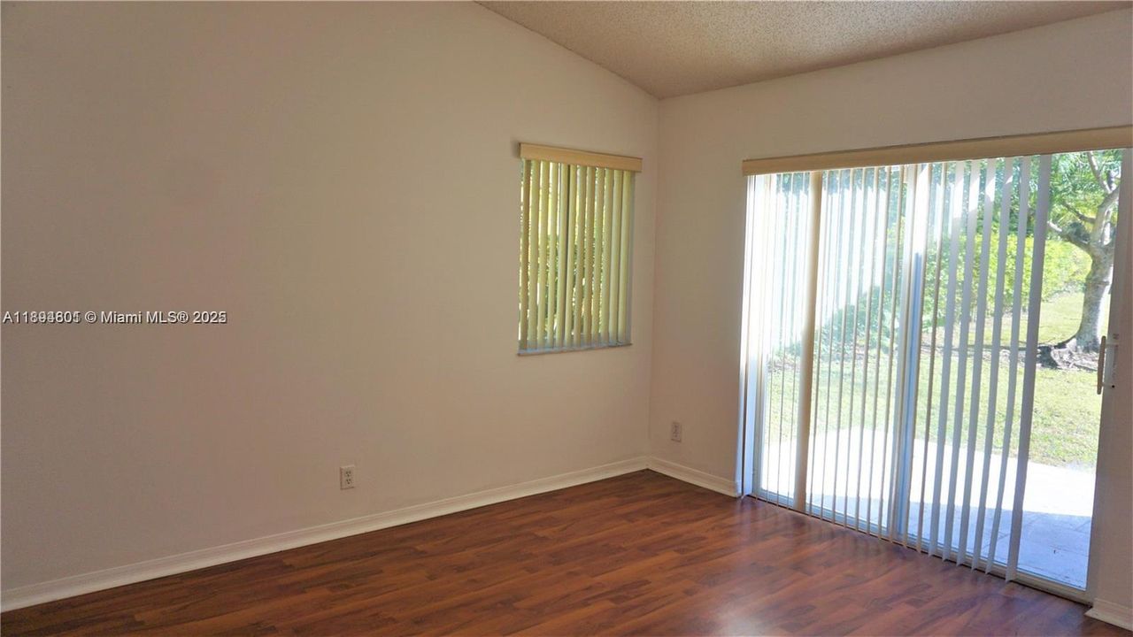 Activo con contrato: $3,700 (3 camas, 2 baños, 1522 Pies cuadrados)