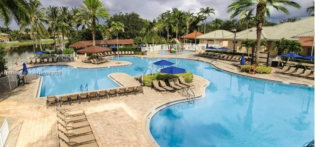 Activo con contrato: $3,700 (3 camas, 2 baños, 1522 Pies cuadrados)