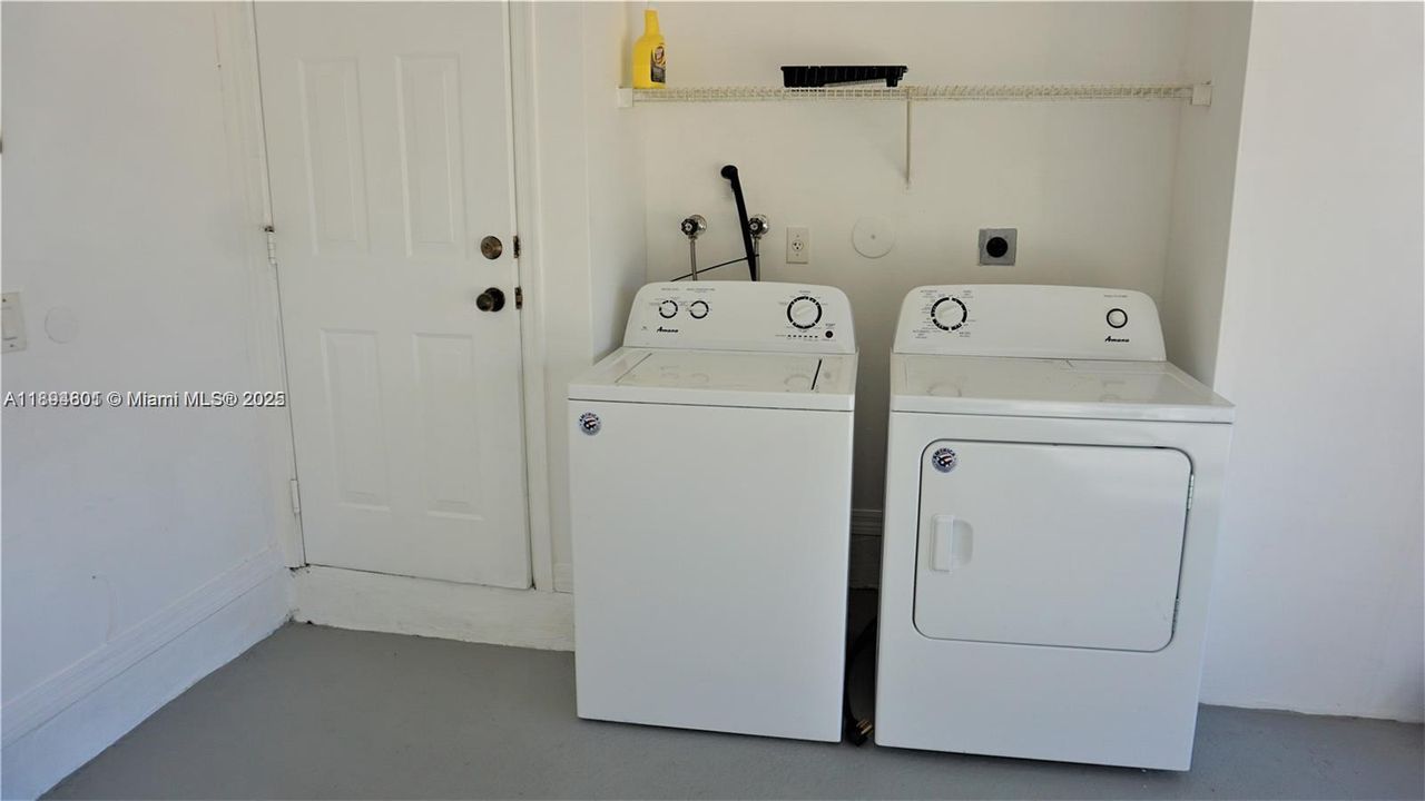 Activo con contrato: $3,700 (3 camas, 2 baños, 1522 Pies cuadrados)