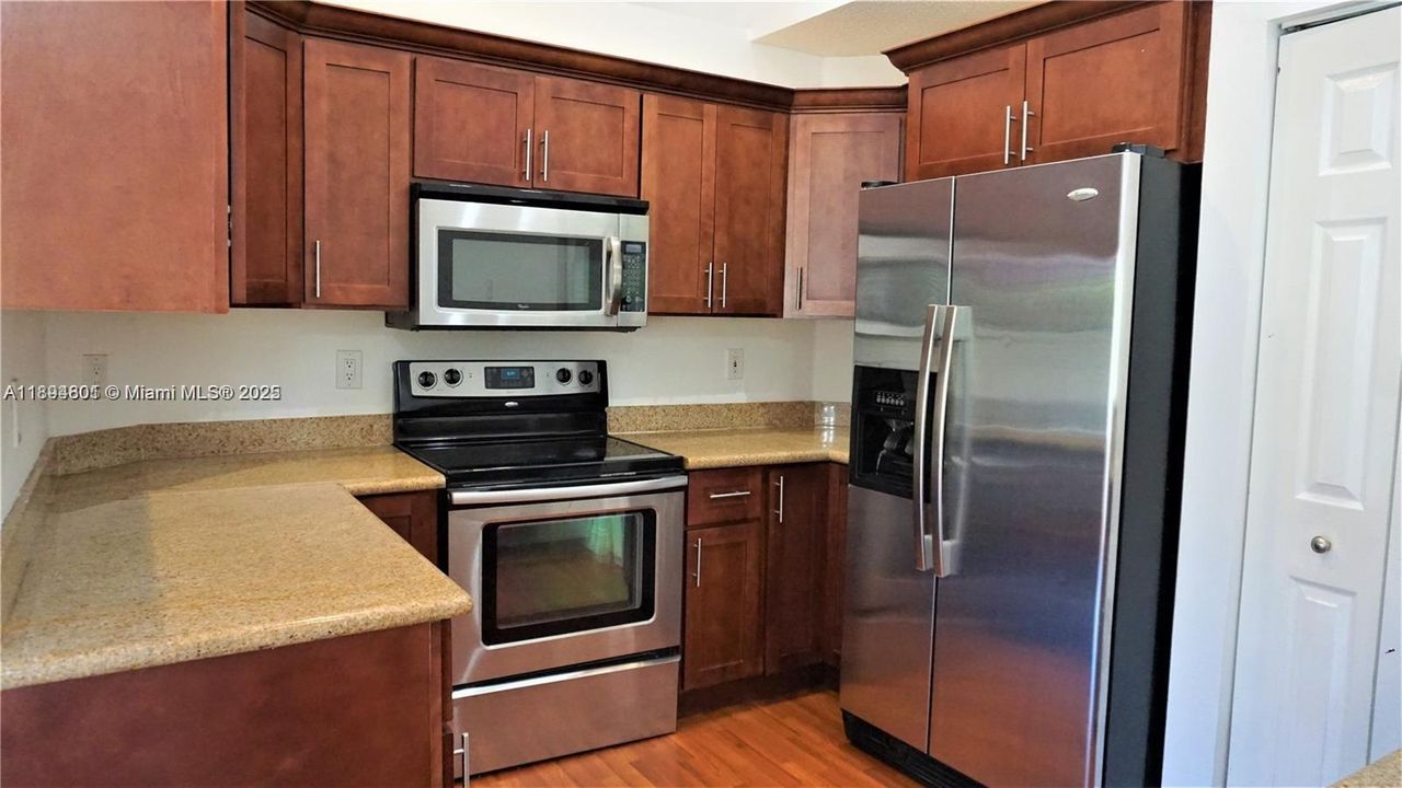 Activo con contrato: $3,700 (3 camas, 2 baños, 1522 Pies cuadrados)