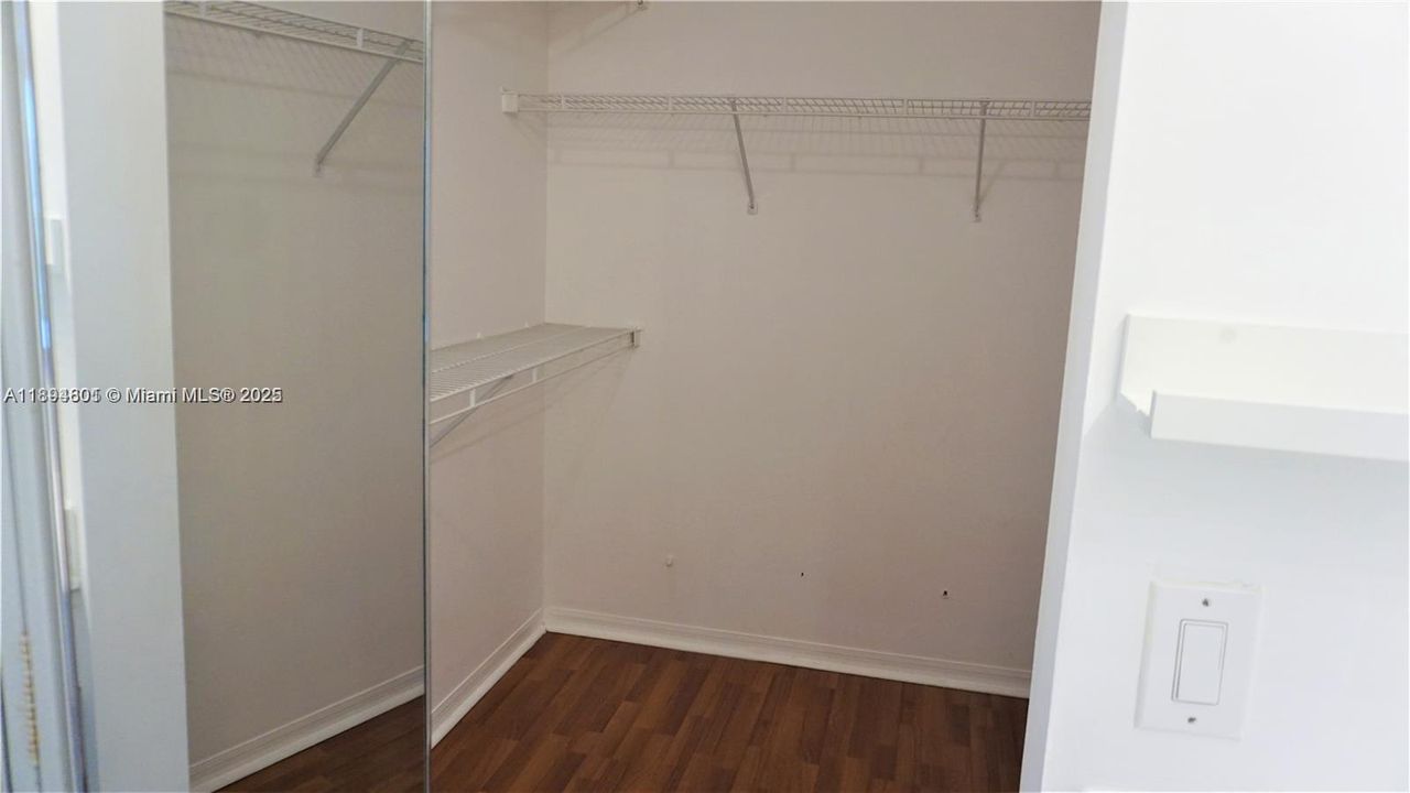 Activo con contrato: $3,700 (3 camas, 2 baños, 1522 Pies cuadrados)