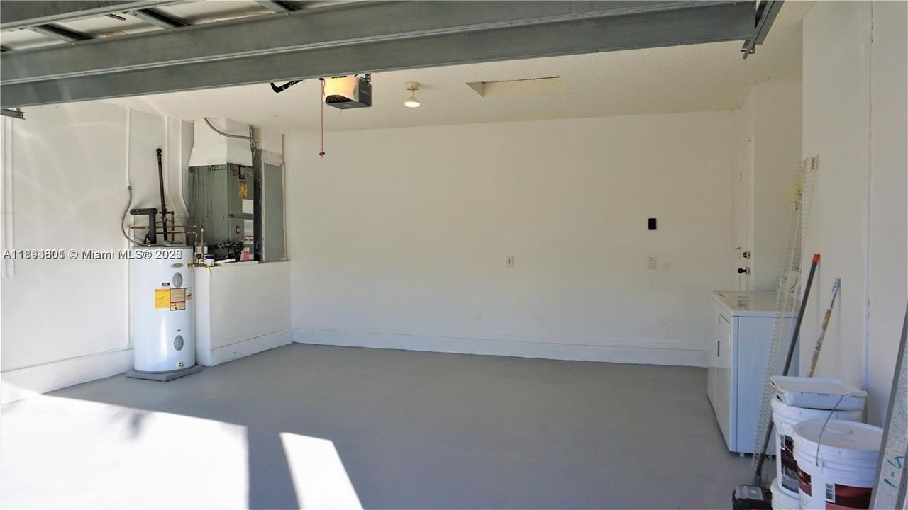 Activo con contrato: $3,700 (3 camas, 2 baños, 1522 Pies cuadrados)