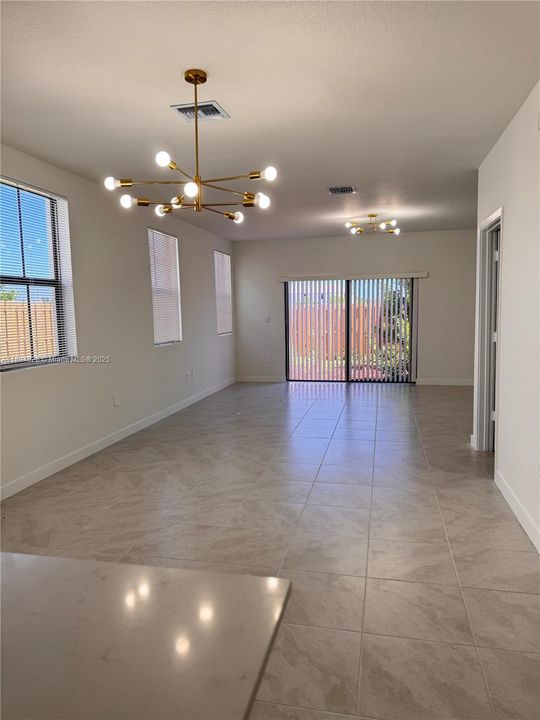 出租: $2,450 (3 贝兹, 2 浴室, 1755 平方英尺)