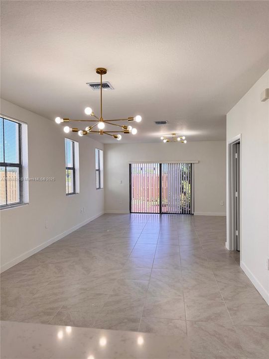 出租: $2,450 (3 贝兹, 2 浴室, 1755 平方英尺)