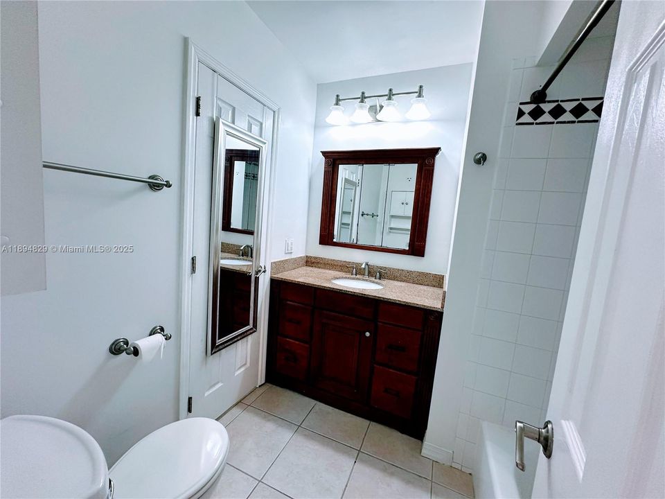 待售: $228,000 (1 贝兹, 1 浴室, 685 平方英尺)