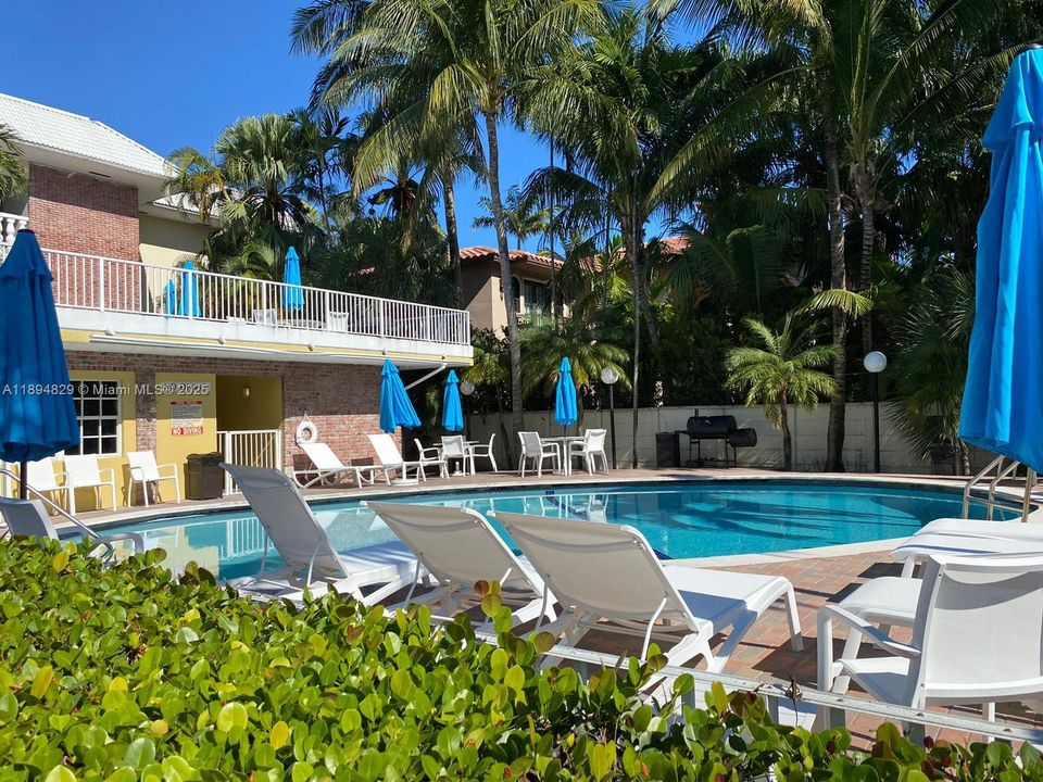 待售: $228,000 (1 贝兹, 1 浴室, 685 平方英尺)