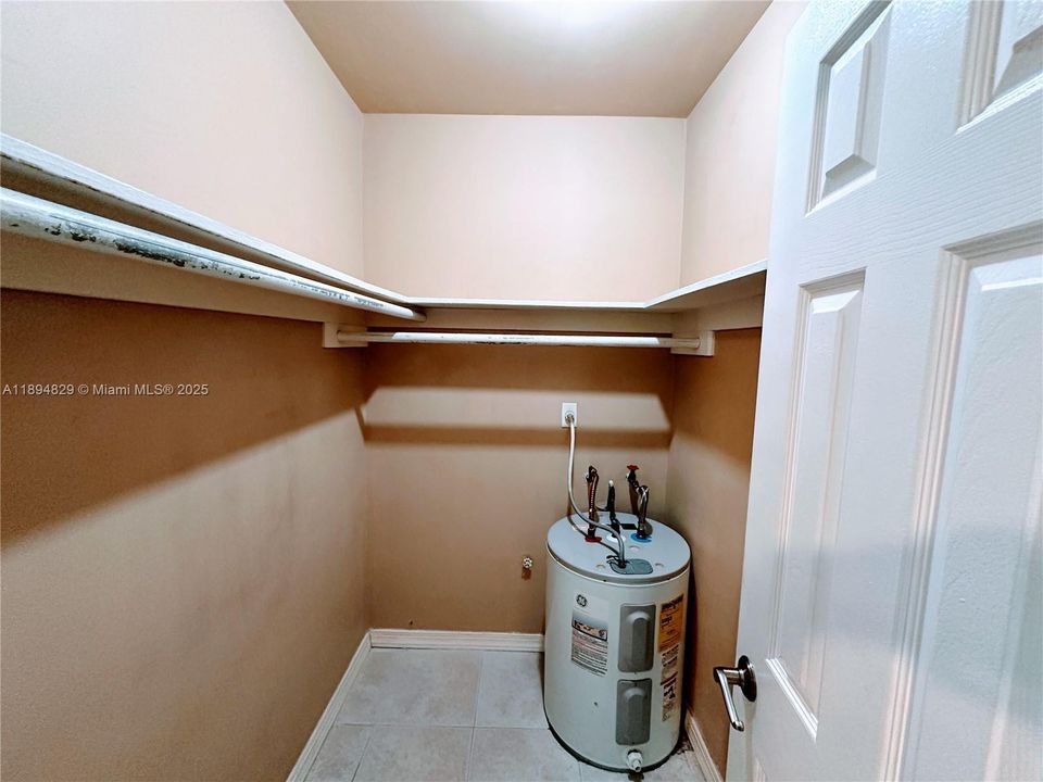 待售: $228,000 (1 贝兹, 1 浴室, 685 平方英尺)