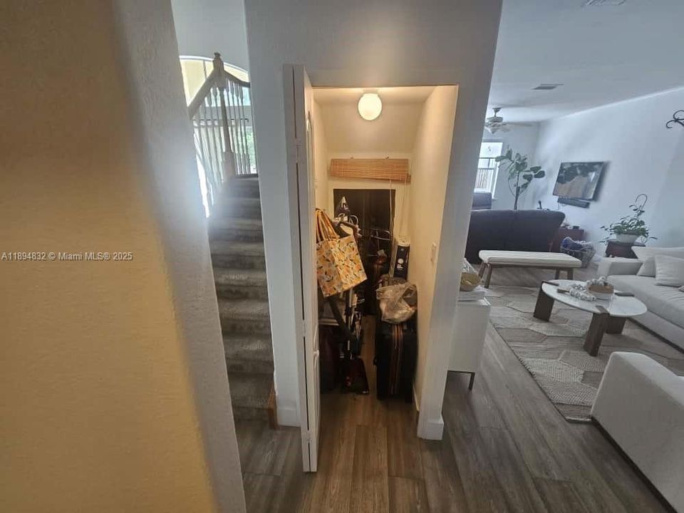 待售: $709,900 (3 贝兹, 3 浴室, 1863 平方英尺)