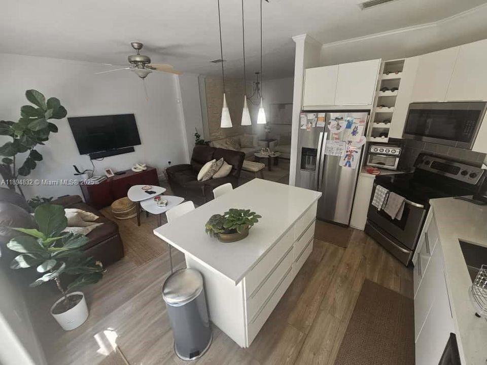 待售: $709,900 (3 贝兹, 3 浴室, 1863 平方英尺)