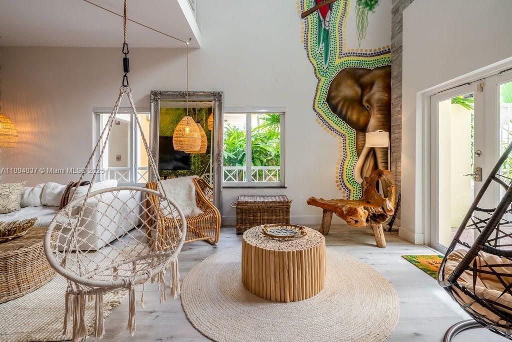 For Sale: $3,230,000 (3 beds, 3 baths, 2285 Square Feet)