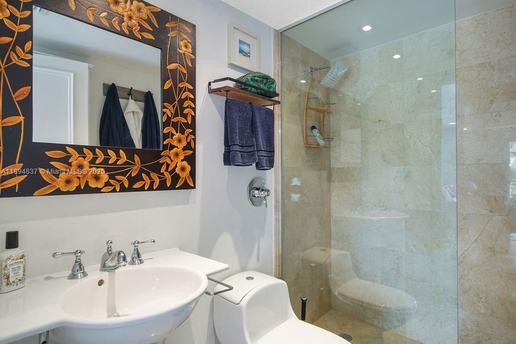 For Sale: $3,230,000 (3 beds, 3 baths, 2285 Square Feet)