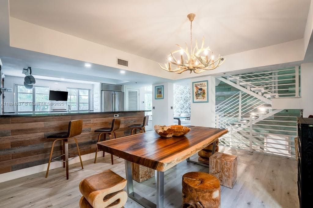 For Sale: $3,230,000 (3 beds, 3 baths, 2285 Square Feet)