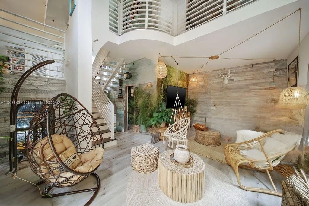 For Sale: $3,230,000 (3 beds, 3 baths, 2285 Square Feet)