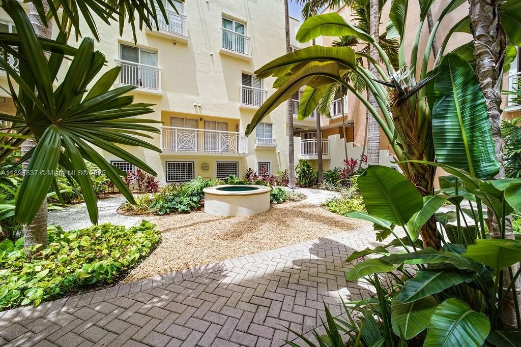 For Sale: $3,230,000 (3 beds, 3 baths, 2285 Square Feet)