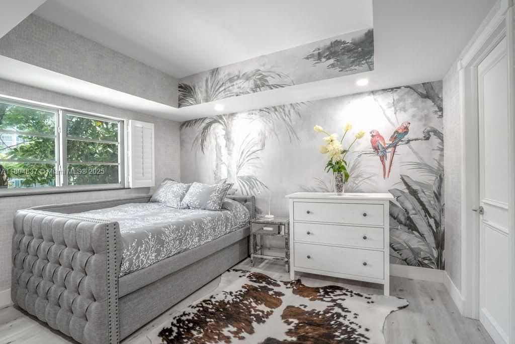 For Sale: $3,230,000 (3 beds, 3 baths, 2285 Square Feet)