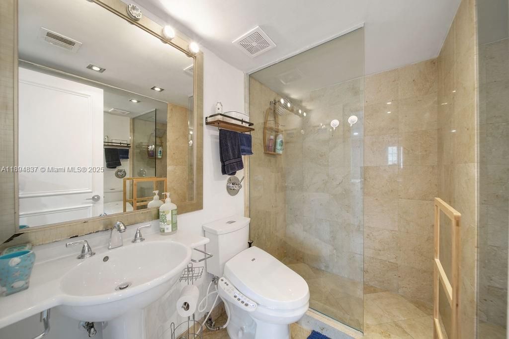 For Sale: $3,230,000 (3 beds, 3 baths, 2285 Square Feet)