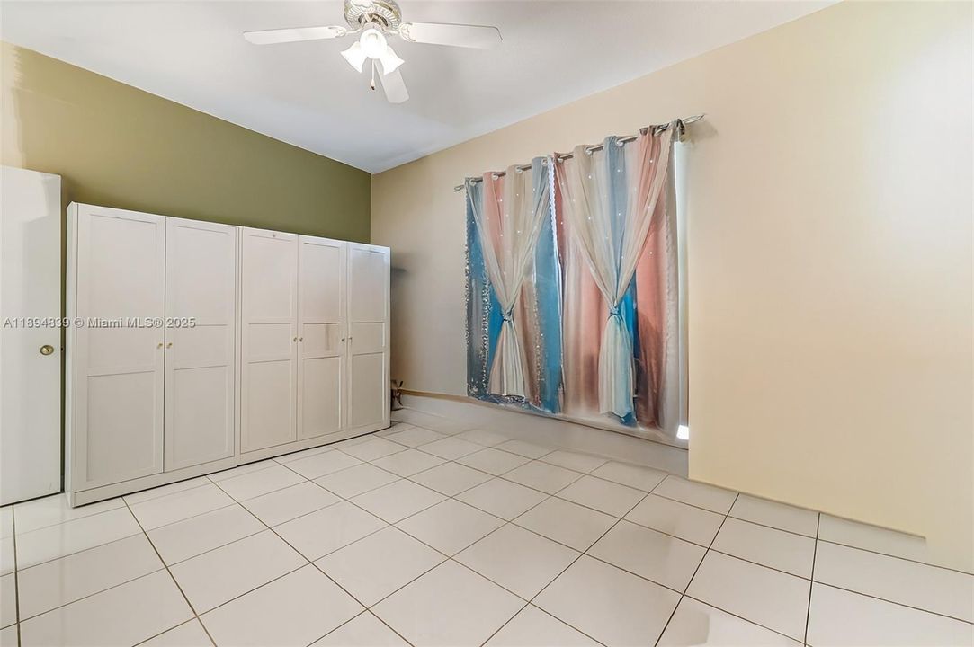 Active With Contract: $1,088,900 (4 beds, 3 baths, 2484 Square Feet)