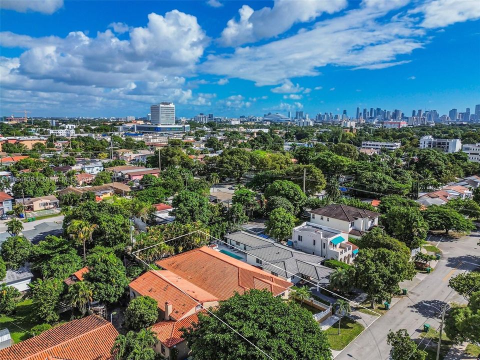 Active With Contract: $1,088,900 (4 beds, 3 baths, 2484 Square Feet)