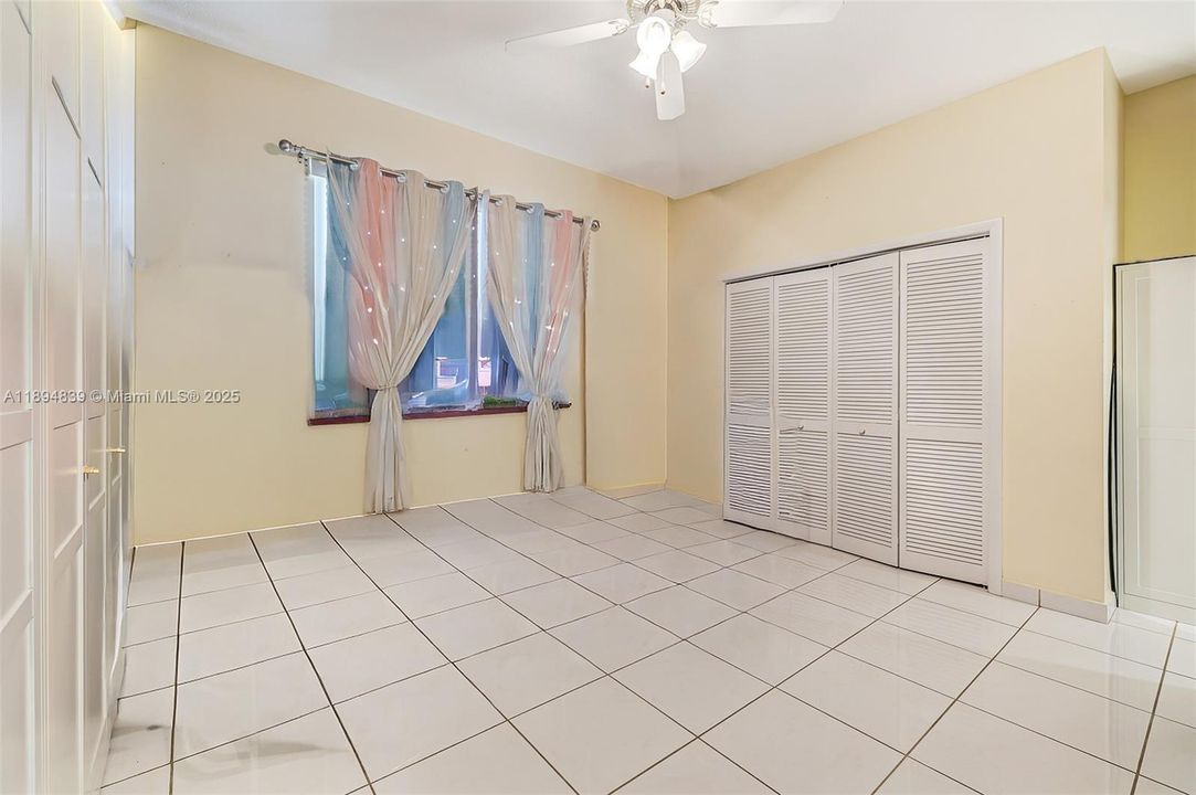 Active With Contract: $1,088,900 (4 beds, 3 baths, 2484 Square Feet)