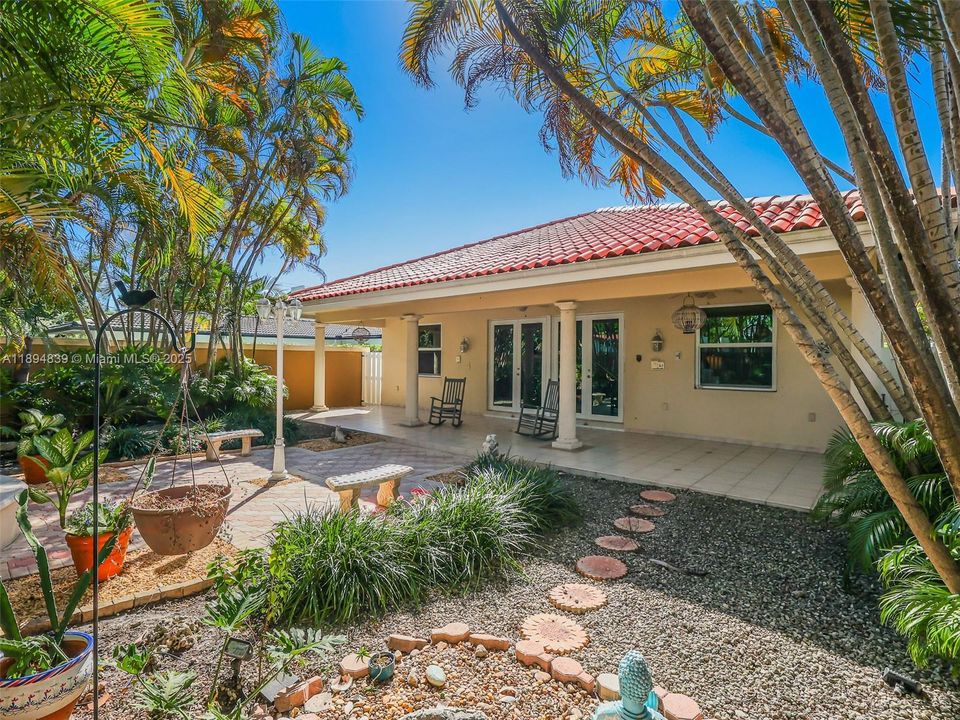 Active With Contract: $1,088,900 (4 beds, 3 baths, 2484 Square Feet)