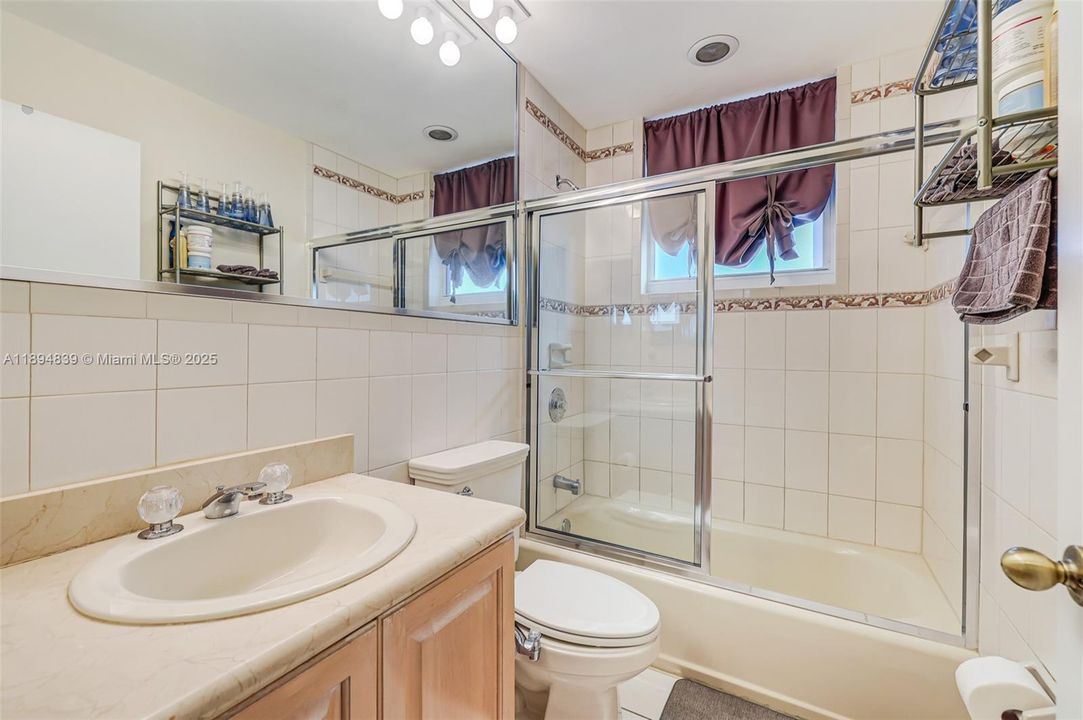 Active With Contract: $1,088,900 (4 beds, 3 baths, 2484 Square Feet)