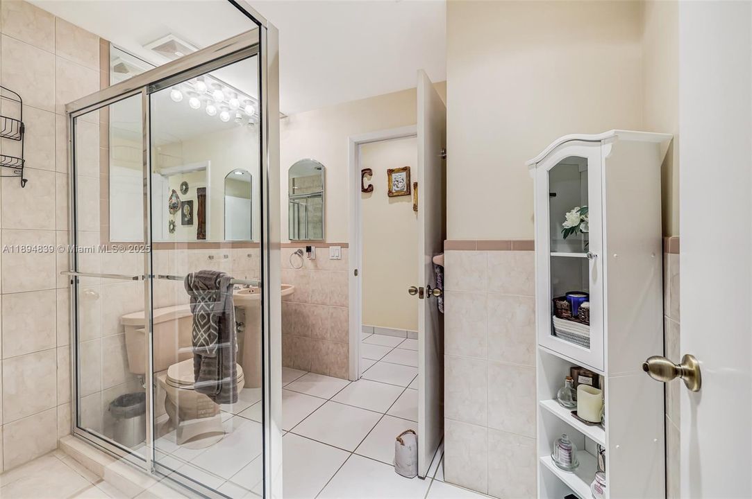 Active With Contract: $1,088,900 (4 beds, 3 baths, 2484 Square Feet)