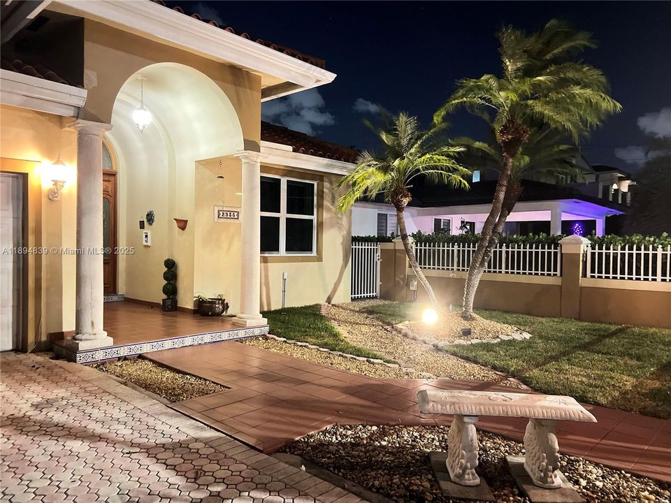 Active With Contract: $1,088,900 (4 beds, 3 baths, 2484 Square Feet)