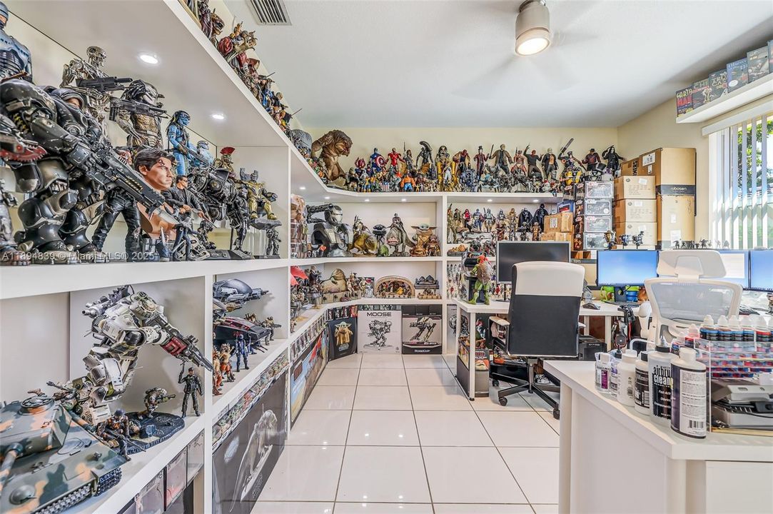 Active With Contract: $1,088,900 (4 beds, 3 baths, 2484 Square Feet)