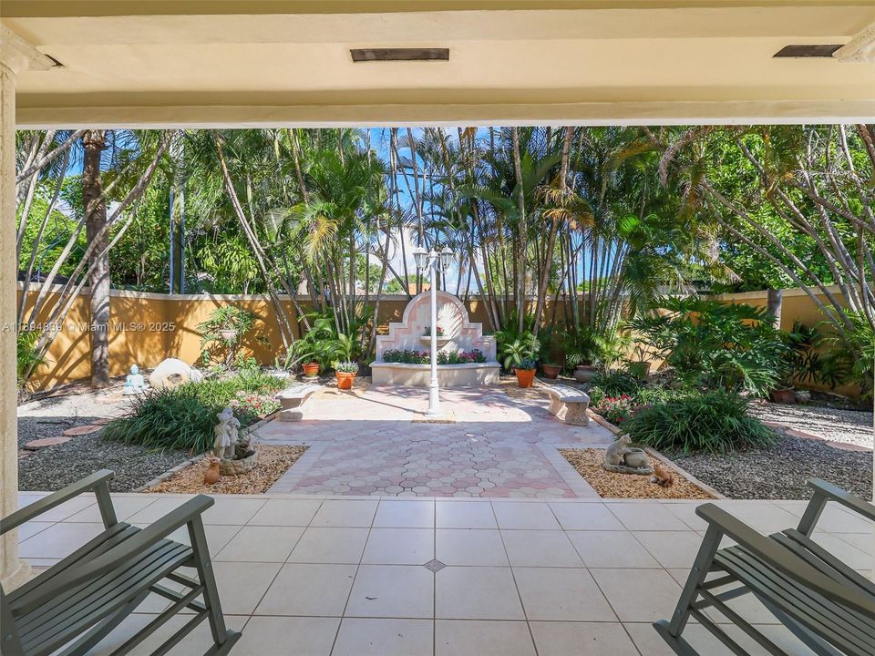 Active With Contract: $1,088,900 (4 beds, 3 baths, 2484 Square Feet)