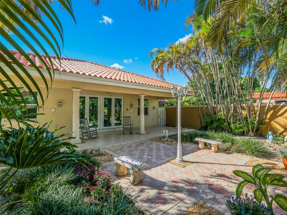 Active With Contract: $1,088,900 (4 beds, 3 baths, 2484 Square Feet)